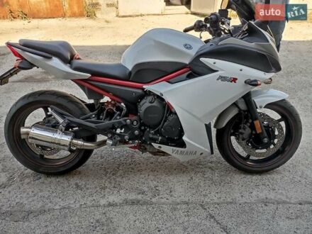 Ямаха FZ6 2012 у Києві на Automoto.ua Білий Ямаха FZ6, об'ємом двигуна 0.6 л та пробігом 30 тис. км за 5700 $, фото 1 на Automoto.ua