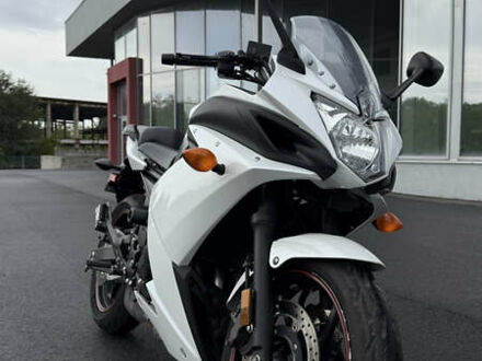 Ямаха FZ6 2012 в Днепре (Днепропетровске) на Automoto.ua Белый Ямаха FZ6, объемом двигателя 0.6 л и пробегом 26 тыс. км за 6400 $, фото 1 на Automoto.ua