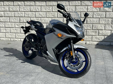 Ямаха FZ6 2017 у Рівному на Automoto.ua Сірий Ямаха FZ6, об'ємом двигуна 0.6 л та пробігом 10 тис. км за 6500 $, фото 1 на Automoto.ua