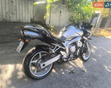 Серый Ямаха FZ6 Fazer, объемом двигателя 0.6 л и пробегом 29 тыс. км за 4800 $, фото 3 на Automoto.ua