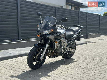 Ямаха FZ6 S 2005 в Хмельницком на Automoto.ua Серый Ямаха FZ6 S, объемом двигателя 0.6 л и пробегом 57 тыс. км за 4950 $, фото 1 на Automoto.ua