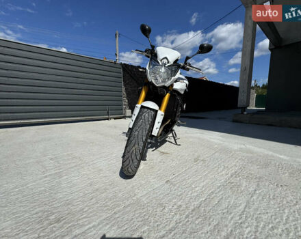 Білий Ямаха FZ8, об'ємом двигуна 0.78 л та пробігом 34 тис. км за 7999 $, фото 2 на Automoto.ua