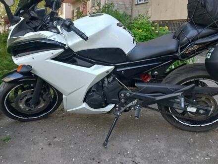 Ямаха FZR 600 2016 в Одессе на Automoto.ua Белый Ямаха FZR 600, объемом двигателя 0.6 л и пробегом 12 тыс. км за 5900 $, фото 1 на Automoto.ua