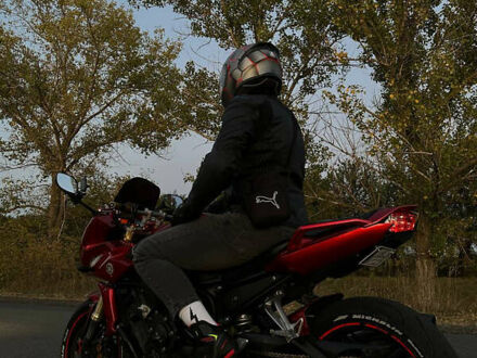 Красный Ямаха FZS 1000 Fazer, объемом двигателя 1 л и пробегом 80 тыс. км за 8500 $, фото 1 на Automoto.ua