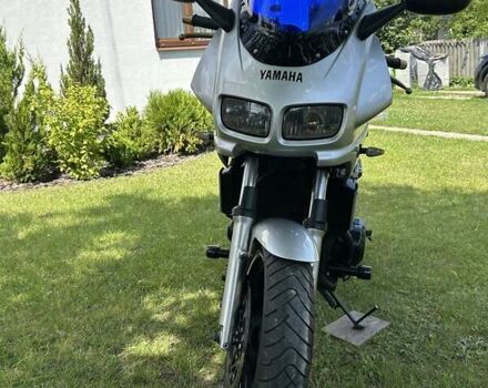 Серый Ямаха FZS 600 Fazer, объемом двигателя 0.6 л и пробегом 56 тыс. км за 2999 $, фото 1 на Automoto.ua