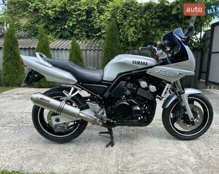 Серый Ямаха FZS 600 Fazer, объемом двигателя 0.6 л и пробегом 56 тыс. км за 2999 $, фото 2 на Automoto.ua