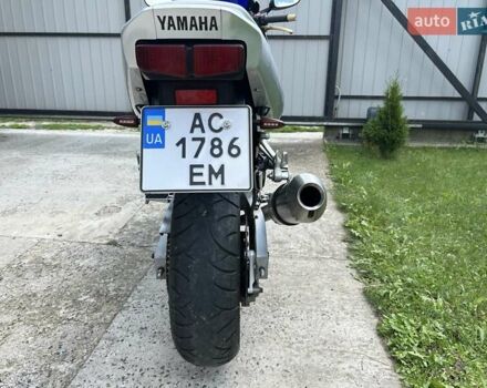 Серый Ямаха FZS 600 Fazer, объемом двигателя 0.6 л и пробегом 56 тыс. км за 2999 $, фото 4 на Automoto.ua