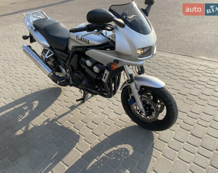 Серый Ямаха FZS 600 Fazer, объемом двигателя 0.6 л и пробегом 11 тыс. км за 3850 $, фото 5 на Automoto.ua