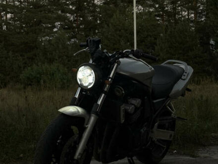 Серый Ямаха FZS 600 Fazer, объемом двигателя 0.6 л и пробегом 60 тыс. км за 3000 $, фото 1 на Automoto.ua