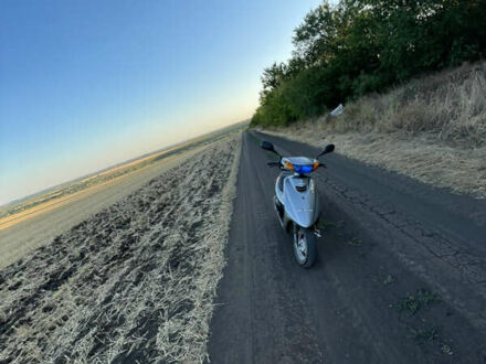 Ямаха Jog SA36J 2012 в Николаеве на Automoto.ua Серый Ямаха Jog SA36J, объемом двигателя 49.9 л и пробегом 25 тыс. км за 765 $, фото 1 на Automoto.ua