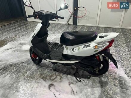 Ямаха Jog SA 39 ZR 2017 в Одессе на Automoto.ua Белый Ямаха Jog SA 39 ZR, объемом двигателя 0 л и пробегом 12 тыс. км за 550 $, фото 1 на Automoto.ua
