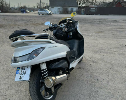 Білий Ямаха Majesty 250, об'ємом двигуна 0.25 л та пробігом 44 тис. км за 1800 $, фото 2 на Automoto.ua