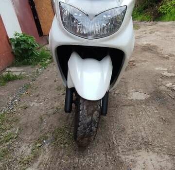 Ямаха Majesty 250, объемом двигателя 0.25 л и пробегом 52 тыс. км за 1800 $, фото 6 на Automoto.ua