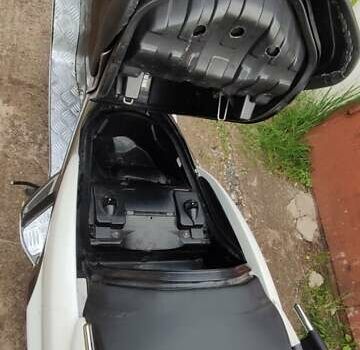 Ямаха Majesty 250, объемом двигателя 0.25 л и пробегом 52 тыс. км за 1800 $, фото 4 на Automoto.ua