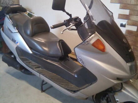 Ямаха Majesty 250 2001 в Луцке на Automoto.ua Серый Ямаха Majesty 250, объемом двигателя 0.25 л и пробегом 1 тыс. км за 1400 $, фото 1 на Automoto.ua
