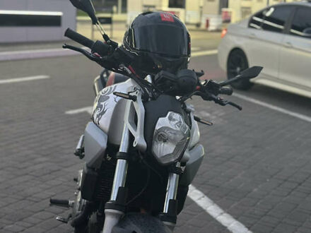 Ямаха MT-03 2006 у Києві на Automoto.ua Білий Ямаха MT-03, об'ємом двигуна 0.6 л та пробігом 40 тис. км за 3700 $, фото 1 на Automoto.ua