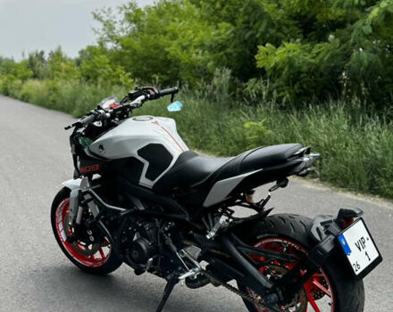 Білий Ямаха MT-09, об'ємом двигуна 0.85 л та пробігом 18 тис. км за 11000 $, фото 7 на Automoto.ua