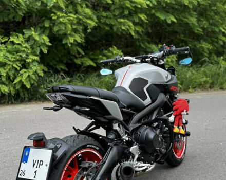 Білий Ямаха MT-09, об'ємом двигуна 0.85 л та пробігом 18 тис. км за 11000 $, фото 9 на Automoto.ua