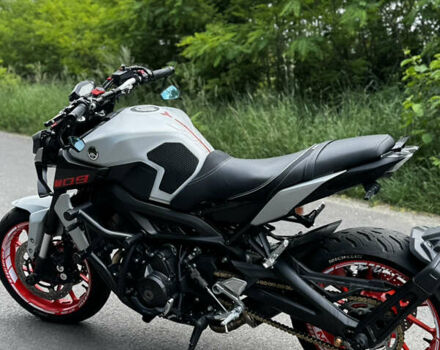 Білий Ямаха MT-09, об'ємом двигуна 0.85 л та пробігом 18 тис. км за 11000 $, фото 6 на Automoto.ua
