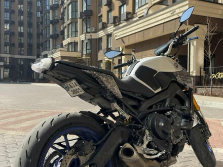Ямаха MT-09 2015 у Києві на Automoto.ua Сірий Ямаха MT-09, об'ємом двигуна 0.9 л та пробігом 35 тис. км за 7500 $, фото 1 на Automoto.ua