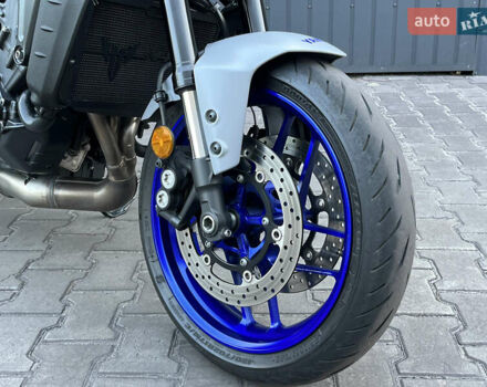 Синий Ямаха MT-09, объемом двигателя 0.85 л и пробегом 8 тыс. км за 11000 $, фото 10 на Automoto.ua
