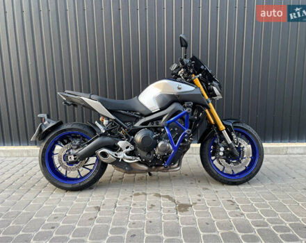 Серый Ямаха MT-09 SP, объемом двигателя 0 л и пробегом 17 тыс. км за 11300 $, фото 4 на Automoto.ua