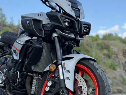 Ямаха MT-10 2020 в Виннице на Automoto.ua Серый Ямаха MT-10, объемом двигателя 1 л и пробегом 5 тыс. км за 13500 $, фото 1 на Automoto.ua