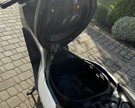 Білий Ямаха NMAX, об'ємом двигуна 0 л та пробігом 28 тис. км за 2500 $, фото 4 на Automoto.ua