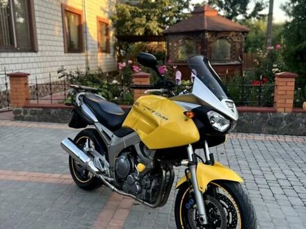 Ямаха TDM 900 2002 у Вінниці на Automoto.ua Жовтий Ямаха TDM 900, об'ємом двигуна 0.9 л та пробігом 33 тис. км за 4650 $, фото 1 на Automoto.ua