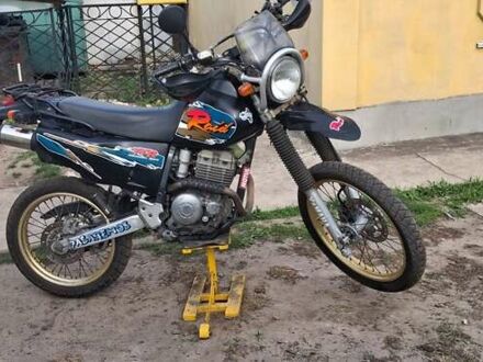 Ямаха TT 250R 1996 у Броварах на Automoto.ua Чорний Ямаха TT 250R, об'ємом двигуна 0 л та пробігом 54 тис. км за 2550 $, фото 1 на Automoto.ua