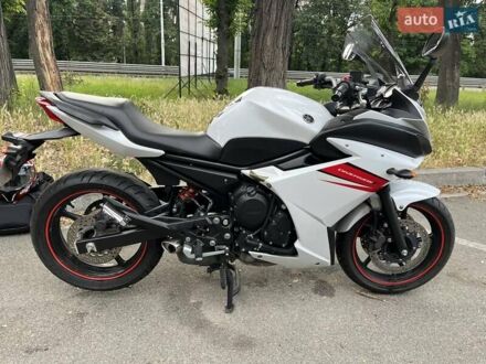 Ямаха XJ6 2011 в Киеве на Automoto.ua Белый Ямаха XJ6, объемом двигателя 0.6 л и пробегом 61 тыс. км за 4800 $, фото 1 на Automoto.ua