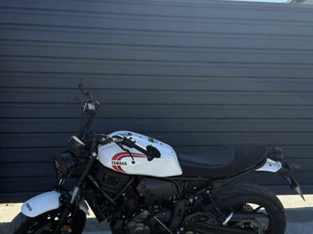 Ямаха XSR 700 2024 в Ладыжин на Automoto.ua Белый Ямаха XSR 700, объемом двигателя 0.7 л и пробегом 1 тыс. км за 11184 $, фото 1 на Automoto.ua