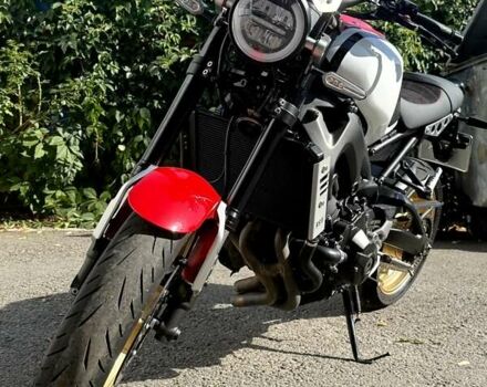 Красный Ямаха XSR 900, объемом двигателя 0.85 л и пробегом 4 тыс. км за 11000 $, фото 5 на Automoto.ua