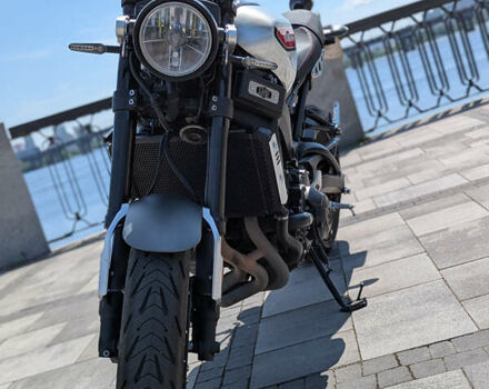 Серый Ямаха XSR 900, объемом двигателя 0.85 л и пробегом 19 тыс. км за 10500 $, фото 10 на Automoto.ua