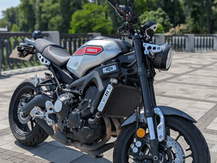 Серый Ямаха XSR 900, объемом двигателя 0.85 л и пробегом 19 тыс. км за 10500 $, фото 1 на Automoto.ua