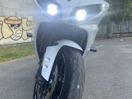 Ямаха YZF R1 2010 в Киеве на Automoto.ua Белый Ямаха YZF R1, объемом двигателя 1 л и пробегом 34 тыс. км за 9800 $, фото 1 на Automoto.ua