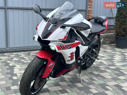 Ямаха YZF R1 2016 у Кропивницькому (Кіровограді) на Automoto.ua Білий Ямаха YZF R1, об'ємом двигуна 1 л та пробігом 33 тис. км за 14500 $, фото 1 на Automoto.ua