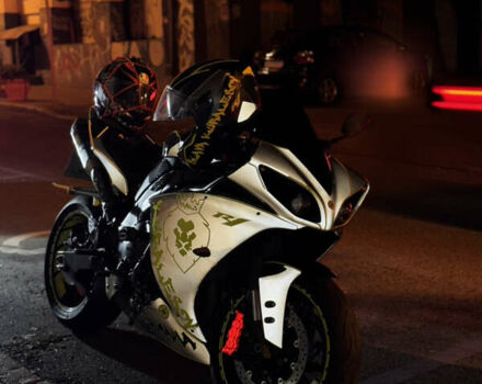 Ямаха YZF R1, объемом двигателя 1 л и пробегом 35 тыс. км за 10500 $, фото 4 на Automoto.ua
