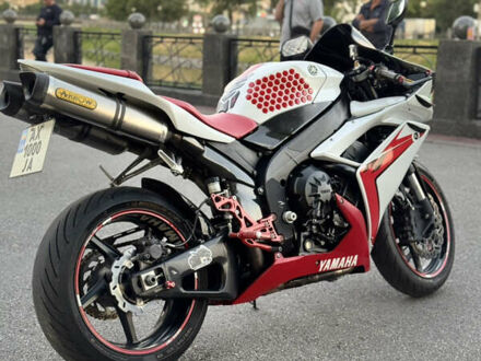 Ямаха YZF R1 2007 в Харькове на Automoto.ua Ямаха YZF R1, объемом двигателя 1 л и пробегом 44 тыс. км за 8000 $, фото 1 на Automoto.ua