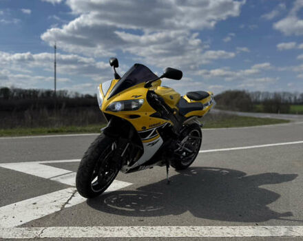 Желтый Ямаха YZF R1, объемом двигателя 1 л и пробегом 57 тыс. км за 7500 $, фото 4 на Automoto.ua