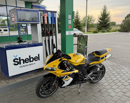 Желтый Ямаха YZF R1, объемом двигателя 1 л и пробегом 57 тыс. км за 7500 $, фото 6 на Automoto.ua
