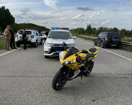 Желтый Ямаха YZF R1, объемом двигателя 1 л и пробегом 57 тыс. км за 7500 $, фото 1 на Automoto.ua