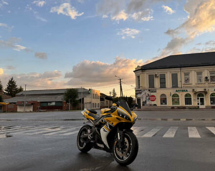 Желтый Ямаха YZF R1, объемом двигателя 1 л и пробегом 57 тыс. км за 7500 $, фото 1 на Automoto.ua
