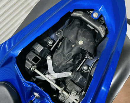 Синий Ямаха YZF R1, объемом двигателя 1 л и пробегом 33 тыс. км за 9800 $, фото 28 на Automoto.ua
