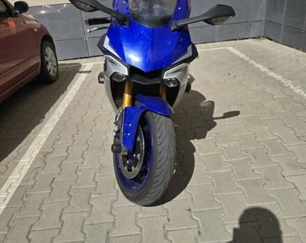 Синий Ямаха YZF R1, объемом двигателя 1 л и пробегом 28 тыс. км за 16000 $, фото 1 на Automoto.ua