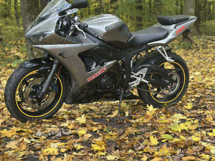 Серый Ямаха YZF R6, объемом двигателя 0.6 л и пробегом 36 тыс. км за 5400 $, фото 1 на Automoto.ua