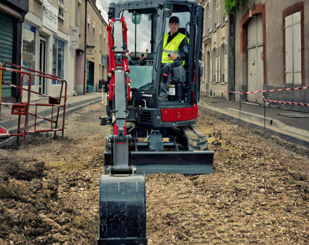 Янмар VIO33, объемом двигателя 2.45 л и пробегом 1 тыс. км за 65176 $, фото 4 на Automoto.ua