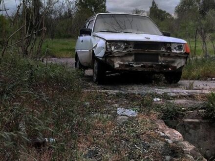 ЗАЗ 1102 Таврія 1980 у Кривому Розі на Automoto.ua Білий ЗАЗ 1102 Таврія, об'ємом двигуна 0 л та пробігом 1000 тис. км за 300 $, фото 1 на Automoto.ua