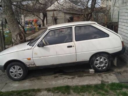 ЗАЗ 1102 Таврія 1989 у Томаківка на Automoto.ua Білий ЗАЗ 1102 Таврія, об'ємом двигуна 0 л та пробігом 200 тис. км за 500 $, фото 1 на Automoto.ua