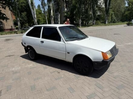 ЗАЗ 1102 Таврія 1990 у Запоріжжя на Automoto.ua Білий ЗАЗ 1102 Таврія, об'ємом двигуна 1.2 л та пробігом 34 тис. км за 629 $, фото 1 на Automoto.ua